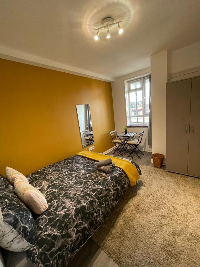 Willesden Green Rooms London Exterior photo