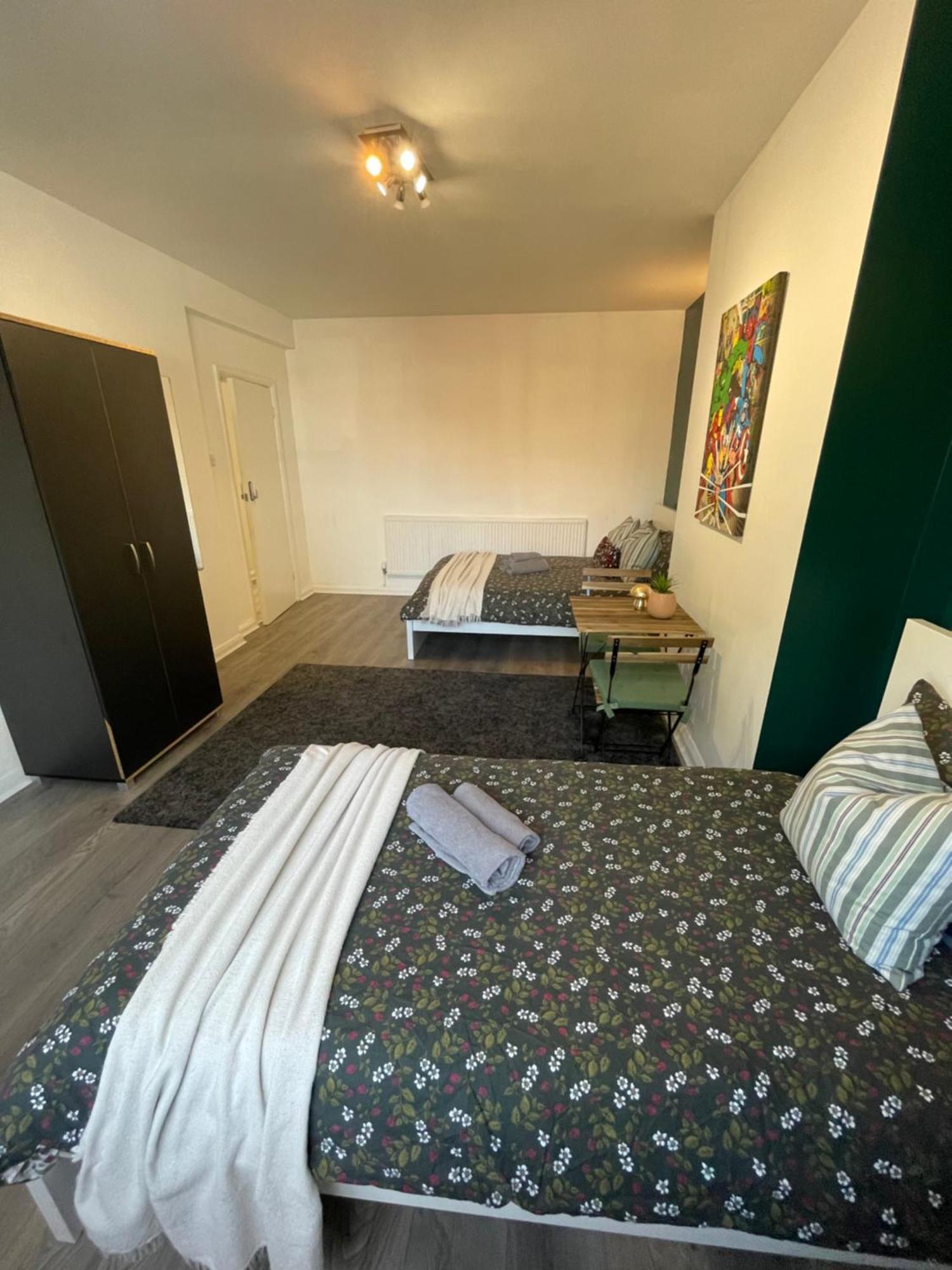 Willesden Green Rooms London Exterior photo